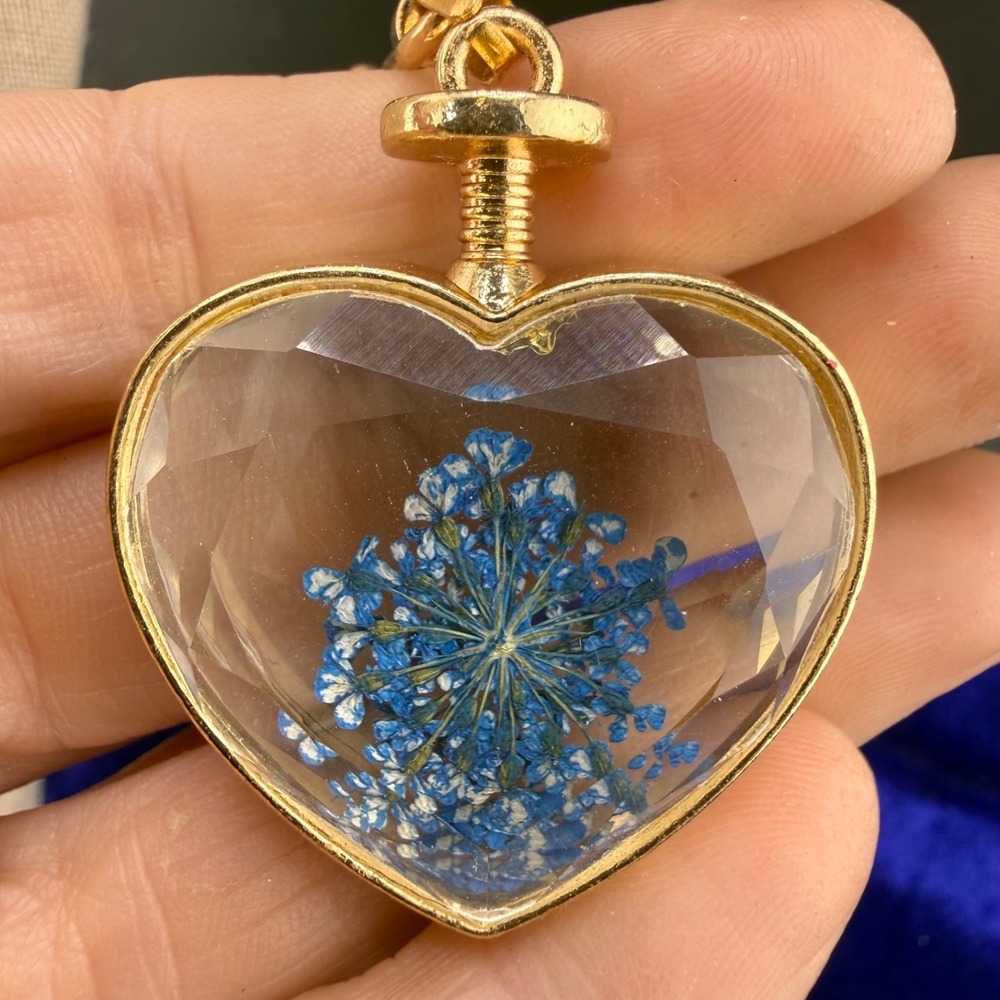Heart‎ Keychain Gold Tone Dried Flower Cottagecore